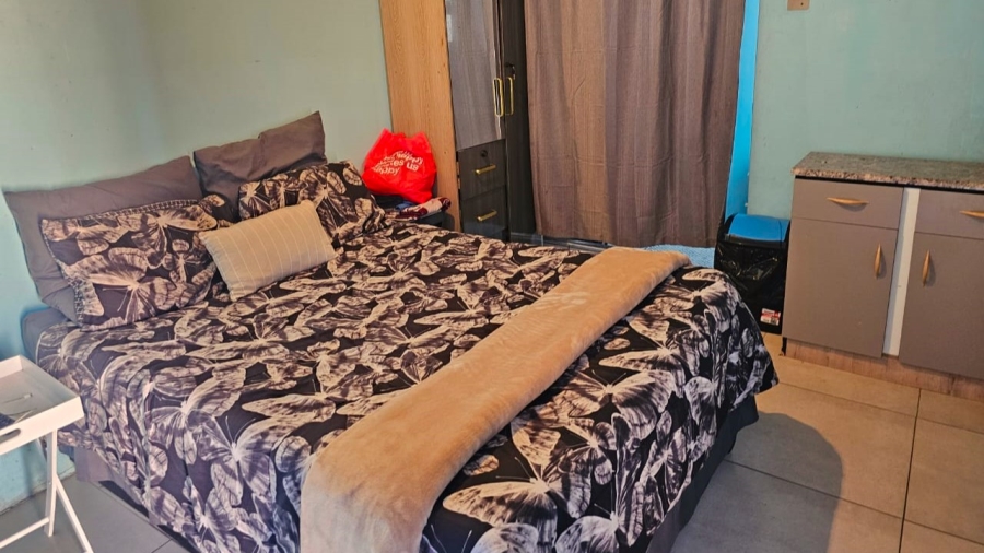 4 Bedroom Property for Sale in Louwville Western Cape
